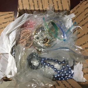 earrings necklaces bracelets varied colors designs